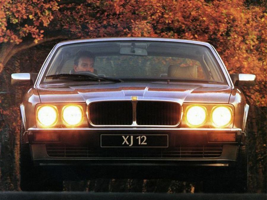  Jaguar XJ12 1993 года  (фото 3 из 7)